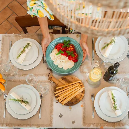 Istrian Embrace - Carla Istrska Hisa