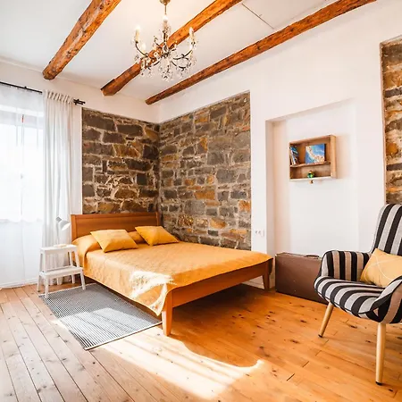 Istrian Embrace - Carla Istrska Hisa *