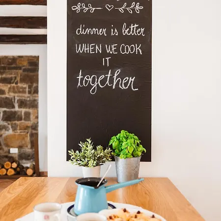 Istrian Embrace - Carla Istrska Hisa Κόπερ