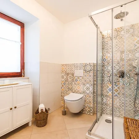 Istrian Embrace - Carla Istrska Hisa *