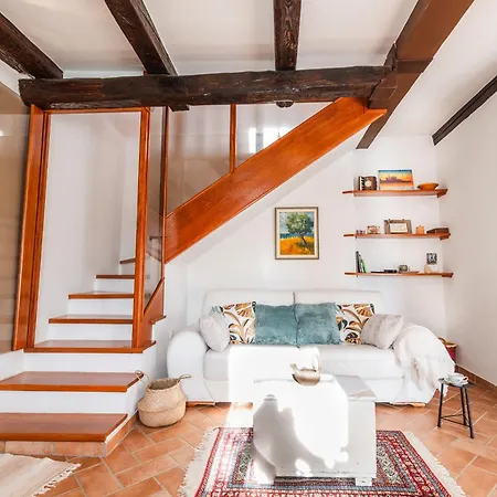 Istrian Embrace - Carla Istrska Hisa