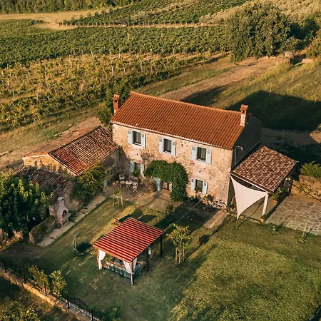 Istrian Embrace - Carla Istrska Hisa 코페르