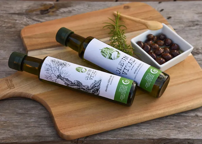 Istrian Embrace - Carla Istrska Hisa