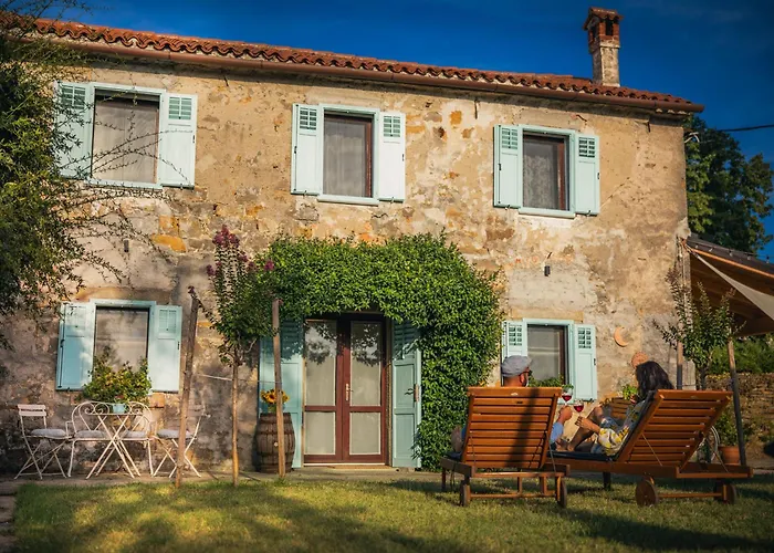 Istrian Embrace - Carla Istrska Hisa *