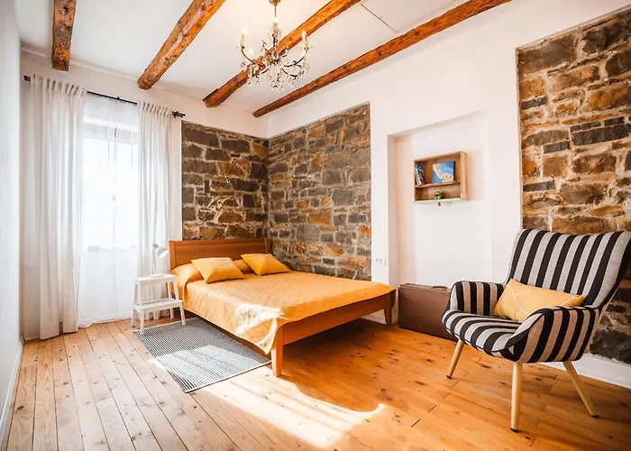 Istrian Embrace - Carla Istrska Hisa *