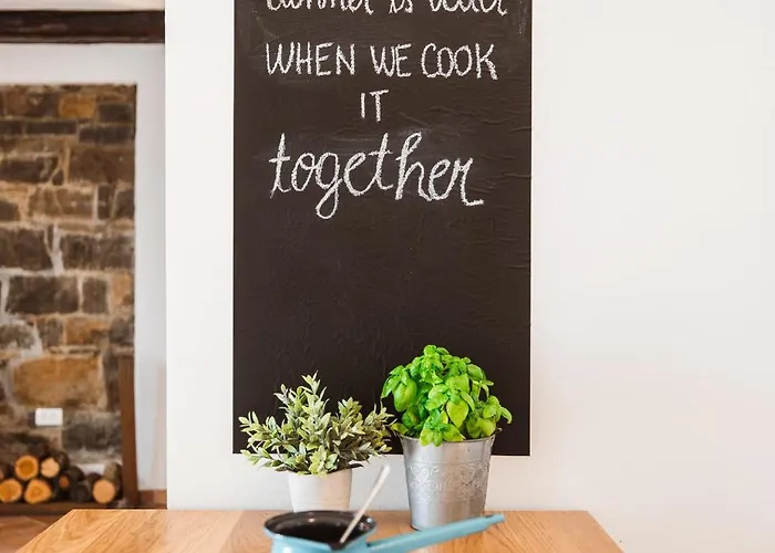 Istrian Embrace - Carla Istrska Hisa Koper