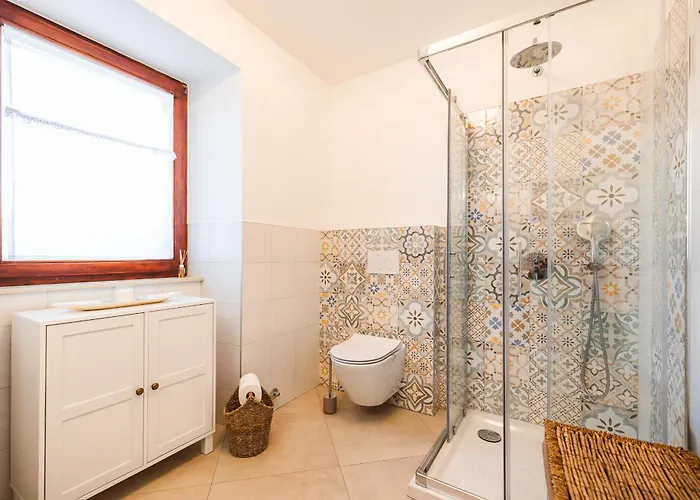 Istrian Embrace - Carla Istrska Hisa *