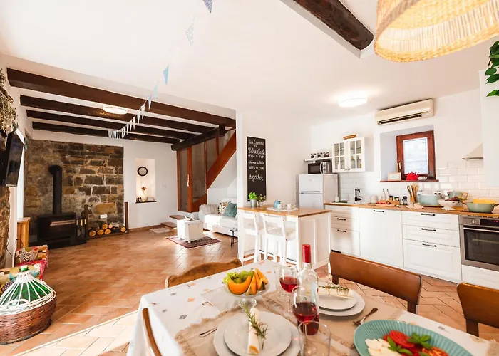 Istrian Embrace - Carla Istrska Hisa Koper